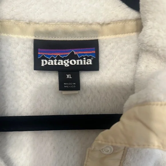 Patagonia Cream Fleece Pullover - Picture 2 of 3